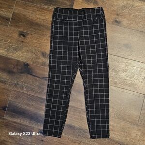 Hue's Plaid Pull-On Trouser